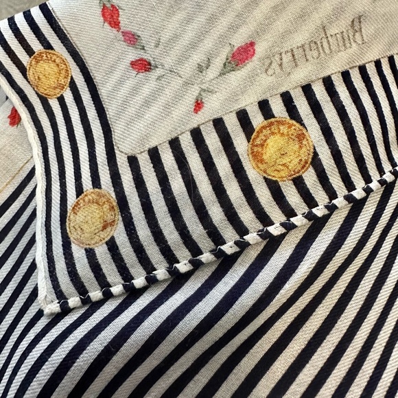 FREE Burberry scarf with a $400purchase. I just removed tags. No damage - Picture 4 of 4